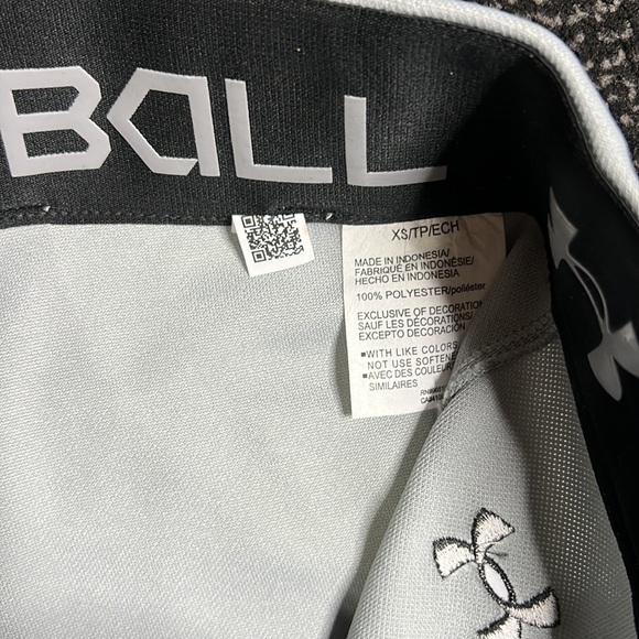 Under Armour Gray Cropped Fitted Pants Size XS - Picture 6 of 10